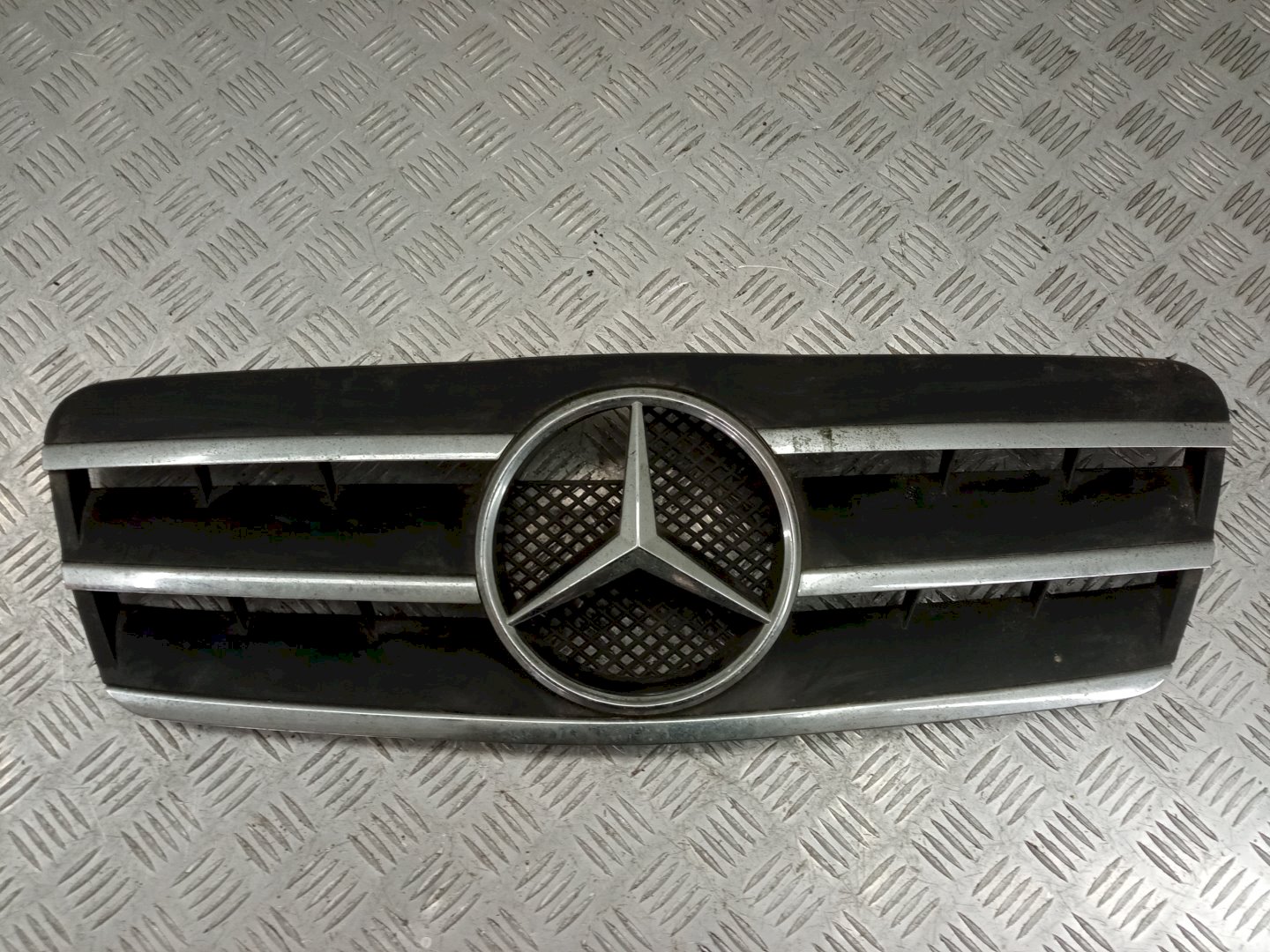 Решетка радиатора (капота) - Mercedes CLK W208 (1997-2002)